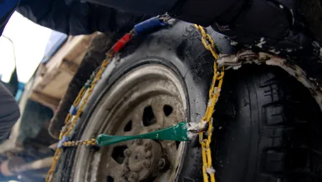 Soferii cu lanturi la masini blocheaza traficul