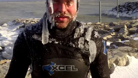Surfing pe lacul înghețat (Video)