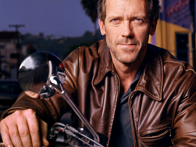 Hugh Laurie e pasionat, pe langa muzica si box, si de motociclete!