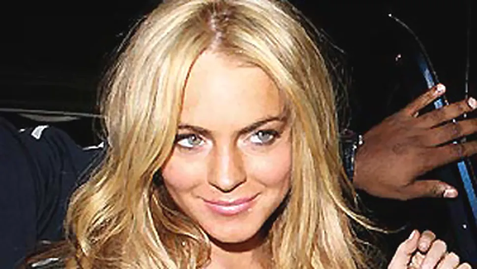 Lindsay Lohan a petrecut 11 ore la coafor pentru a deveni blonda