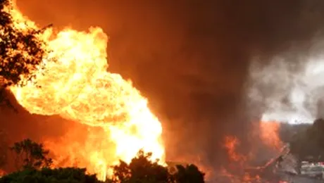 SUA: Un avion de vanatoare s-a prabusit intr-o zona rezidentiala