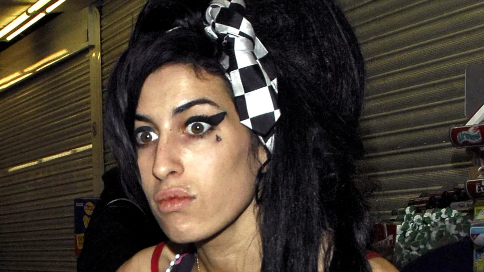 Amy Winehouse se recasatoreste cu Blake Fielder