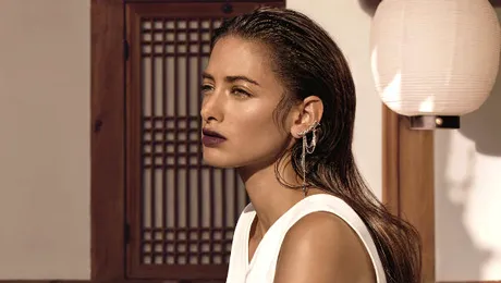 3 coafuri rapide de vară: Wet look, împletituri şi coadă de cal + FOTO