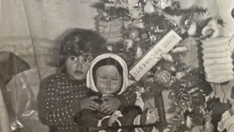 O recunoaşteţi? Aşa arăta când era copil o cântăreaţă cunoscută de la noi!