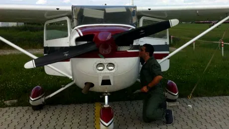 Achiziţie de vedetă! Un cântăreţ român se deplasează la concerte cu propriul avion