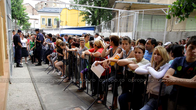 Aglomeratie si speranta, in Bucuresti, pentru elevii din provincie