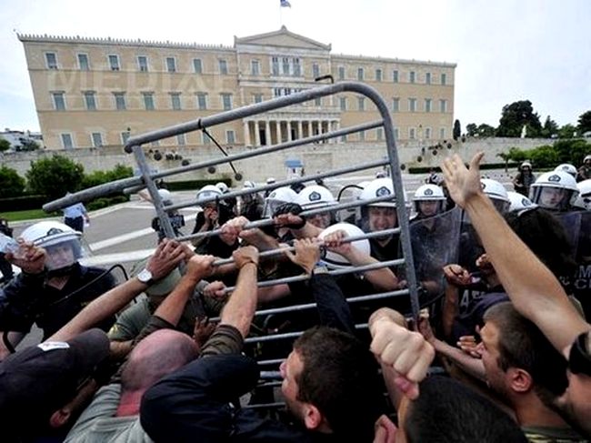 Criza din Grecia a dus la manifestatii violente, in ultima perioada
