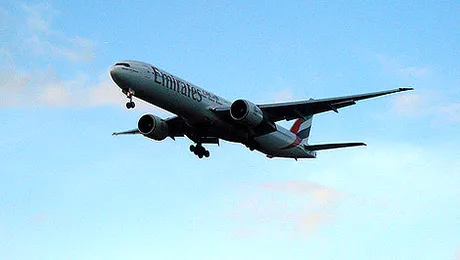 Nu e banc! Un roman a zburat agatat de trenul de aterizare al unui avion