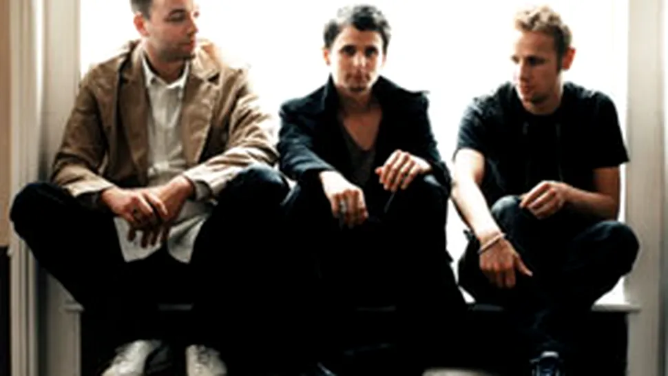 Trupa Muse lanseaza single cu single, decat un album intreg