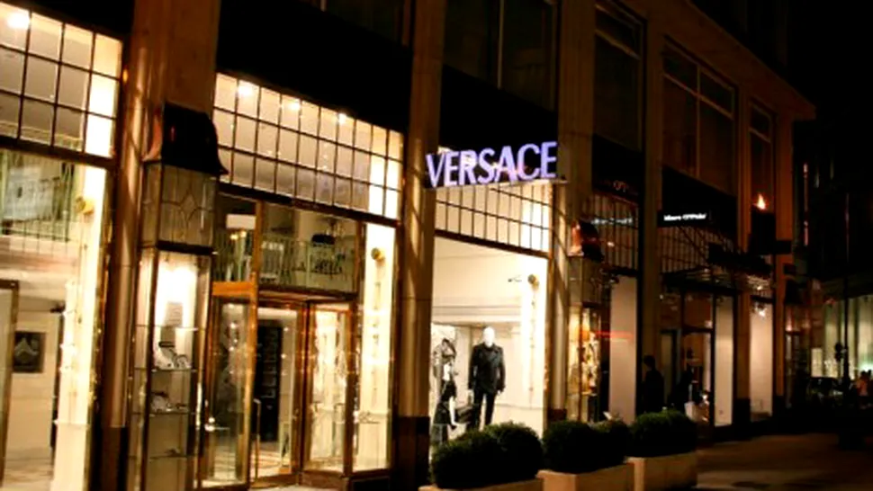 Casa de moda Versace lanseaza primul sau telefon mobil