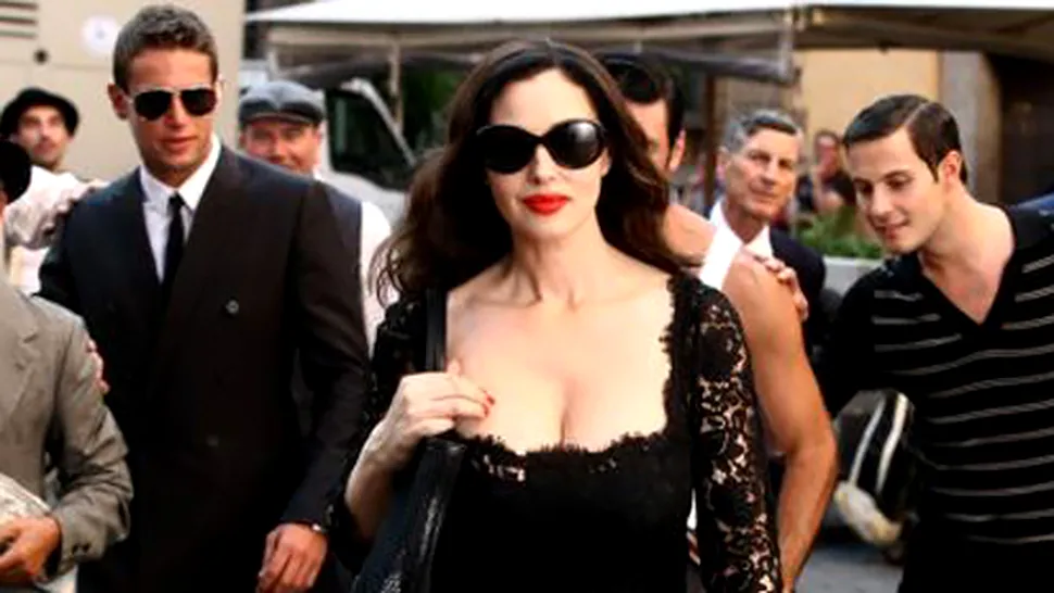 Monica Bellucci pozeaza din nou, dupa doar 6 saptamani de cand a nascut