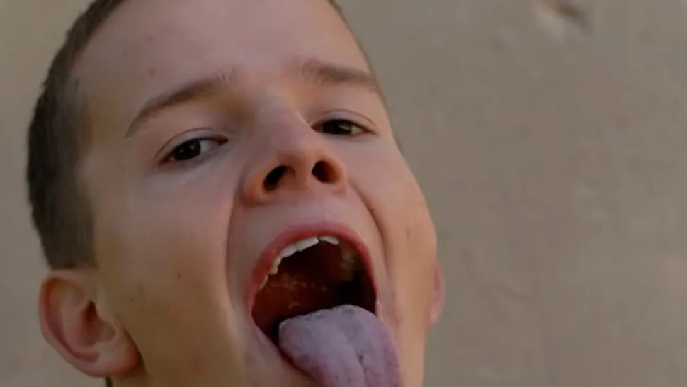 Cea mai lunga limba are 9 centimetri: Vezi ce se poate face cu ea! (Video)