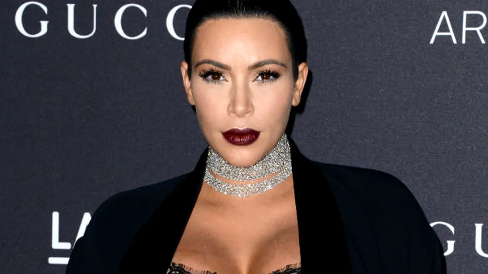 
Kim Kardashian, ţinută şocantă pe covorul roşu!