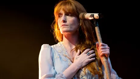 Cântăreața Florence Welch, mândră că sărbătorește șapte ani fără alcool