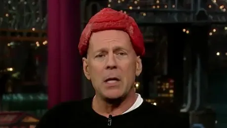 Bruce Willis o parodiaza pe Lady Gaga (Video)