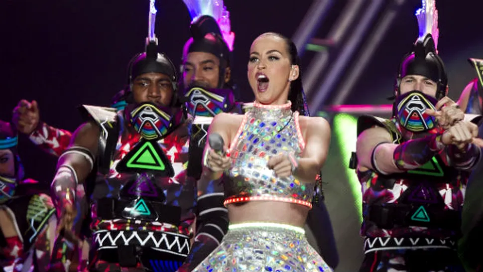 Katy Perry a schimbat prefixul! Cântăreaţa a petrecut alături de 70 de prieteni
