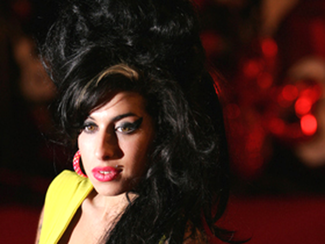 Amy Winehouse poate avea bani si fara sa cante