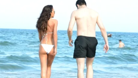 Piturca Jr. si-a scos iubita perfecta la plaja!