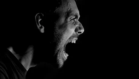 Pentru că nu crede în Divinitate, un bărbat a fost internat la nebuni!