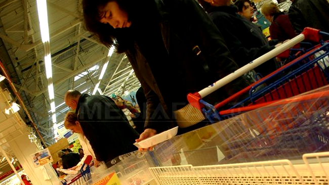 Romanii nu prea mai au putere de cumparare 