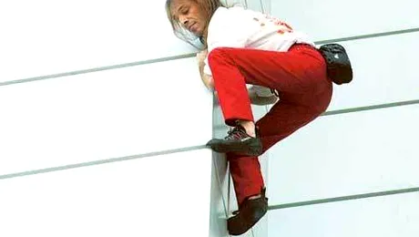 Alain Robert „Spiderman” vine sa escaladeze hotelul Intercontinental din Bucuresti