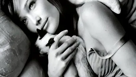 Carla Bruni vine in Romania!