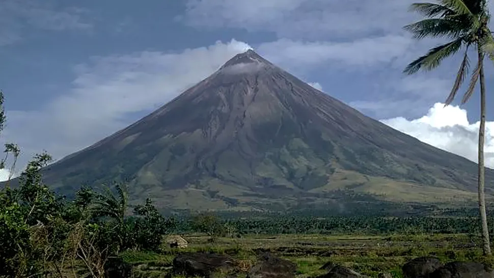 20.000 de filipinezi au fost evacuati dupa ce vulcanul Mayon a erupt