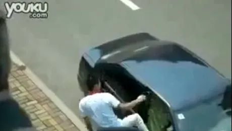 Violenta domestica, la chinezi! (Video)