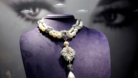 RECORD: Bijuteriile lui Elizabeth Taylor au fost vandute pentru 115.9 milioane $