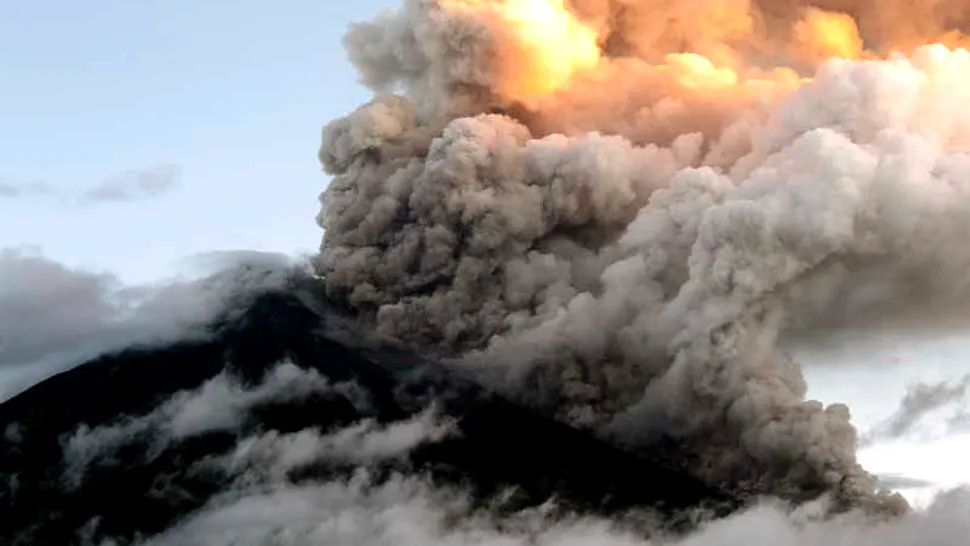 Ecuador: Locuitori evacuați din cauza erupției vulcanului Tungurahua
