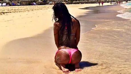 Imaginea pe care toţi bărbaţii o aşteptau: Roxana Vancea, complet dezbrăcată!