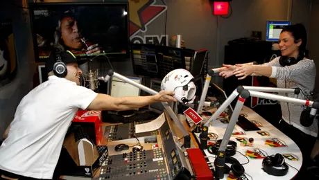 Ellie White a primit cadou de la George Vintilă o cască pentru schi