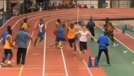 Doi atleți din SUA s-au luat la bătaie pe pistă (Video)