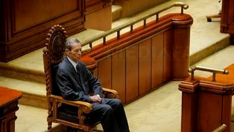 Regele Mihai nu comenteaza criticile aduse de Traian Basescu