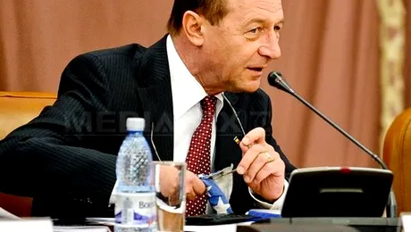 Basescu: Elicoptere ale armatei vor deveni elicoptere sanitare