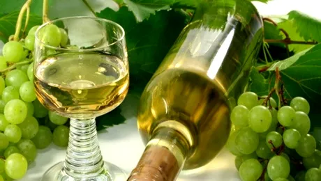 Vinul alb afectează smalțul dinților