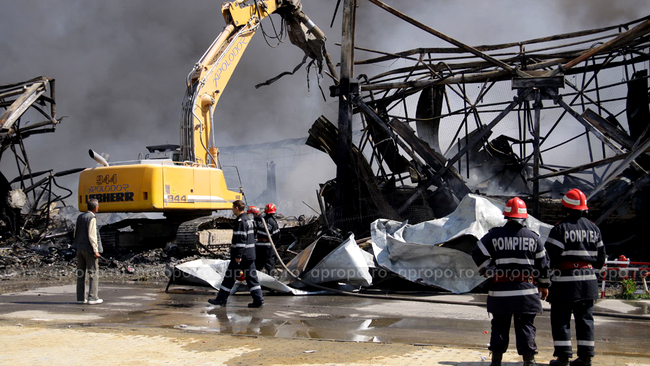 Pompierii au luptat cu orice utilaj, ca sa stinga focul de la Dragonul Rosu