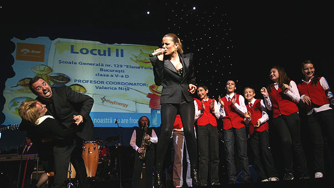 PREMII, SPECTACOL SI APLAUZE PENTRU CASTIGATORII „PLAY ENERGY