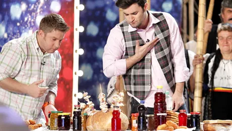 La “Românii au talent”, Smiley şi Bartoş fură mâncarea concurenţilor