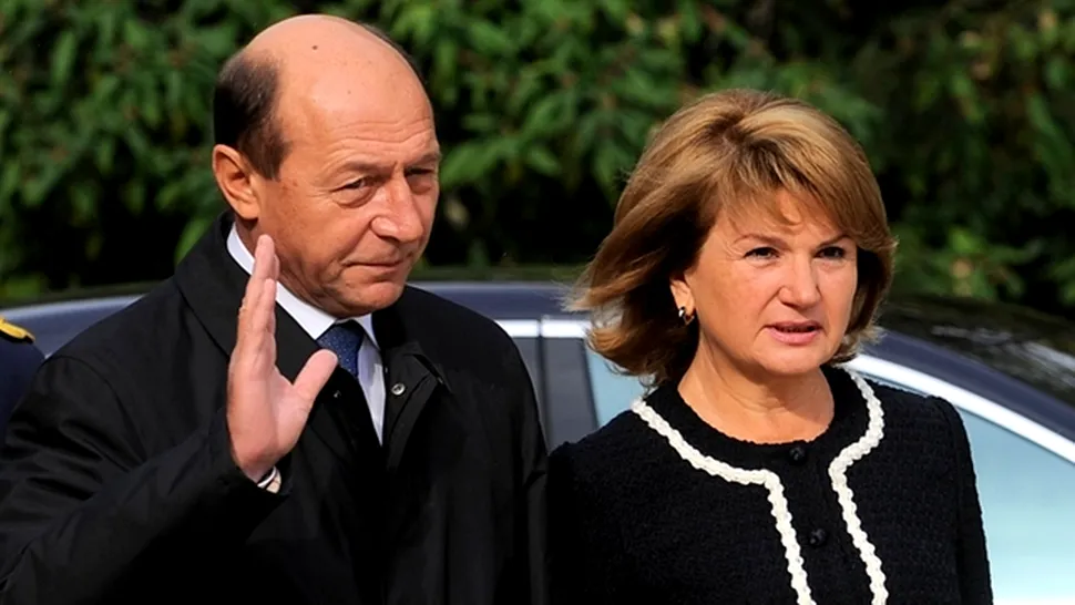 Reacţia soţiei lui Traian Băsescu după zvonurile legate de divorţ! 