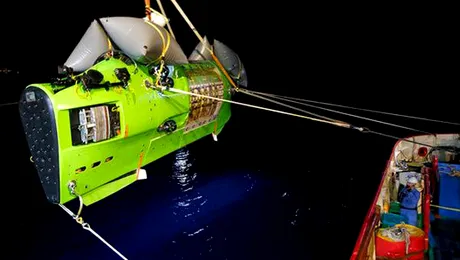 James Cameron a explorat singur Groapa Marianelor