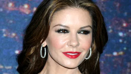 Catherine Zeta-Jones, apariţie rară pe covorul roşu! Cum arată la 46 de ani