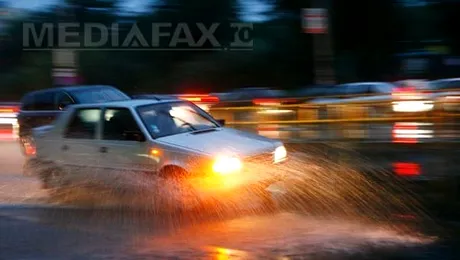 Pasajul Unirii din Capitală este inundat