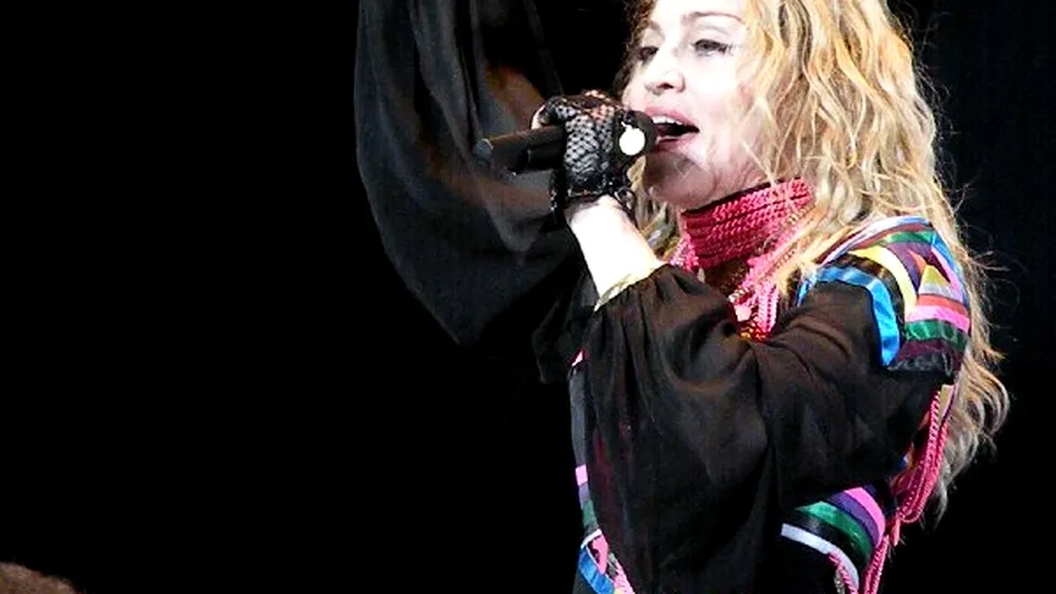 Madonna și-a angajat cinci sosii