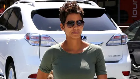Halle Berry a născut un băiat