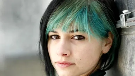 Alice, fata care s-a certat cu iubitul la metrou, ataca din nou!