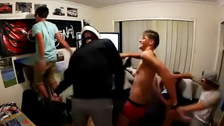 Harlem Shake, noul dans care a înnebunit mapamondul! (Video)