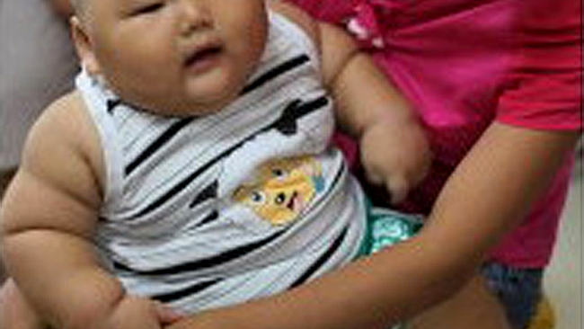 Bebelusul chinez cantareste la 10 luni cat un copil la 6 ani, adica 20 de kilograme!