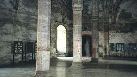 Fantome vazute intr-un castel din Romania si in camera unui hotel din Marea Britanie! (Poze)