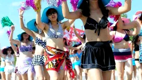 Cea mai mare paradă în bikini